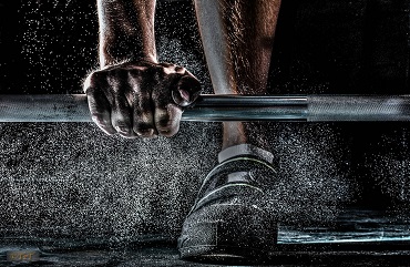 man doing deadlift with chalk